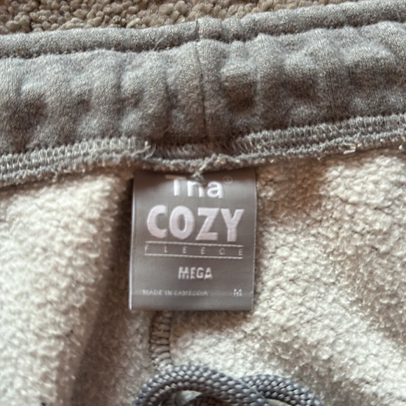 Aritzia TNA Mega Cozy Fleece Sweat Set - Picture 6 of 6